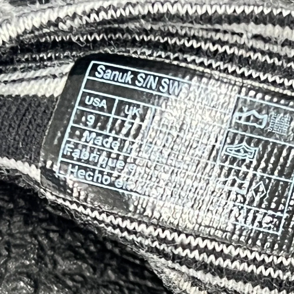 SANUK Black and Gray Striped Strappy Summer beach  Beach Sandal